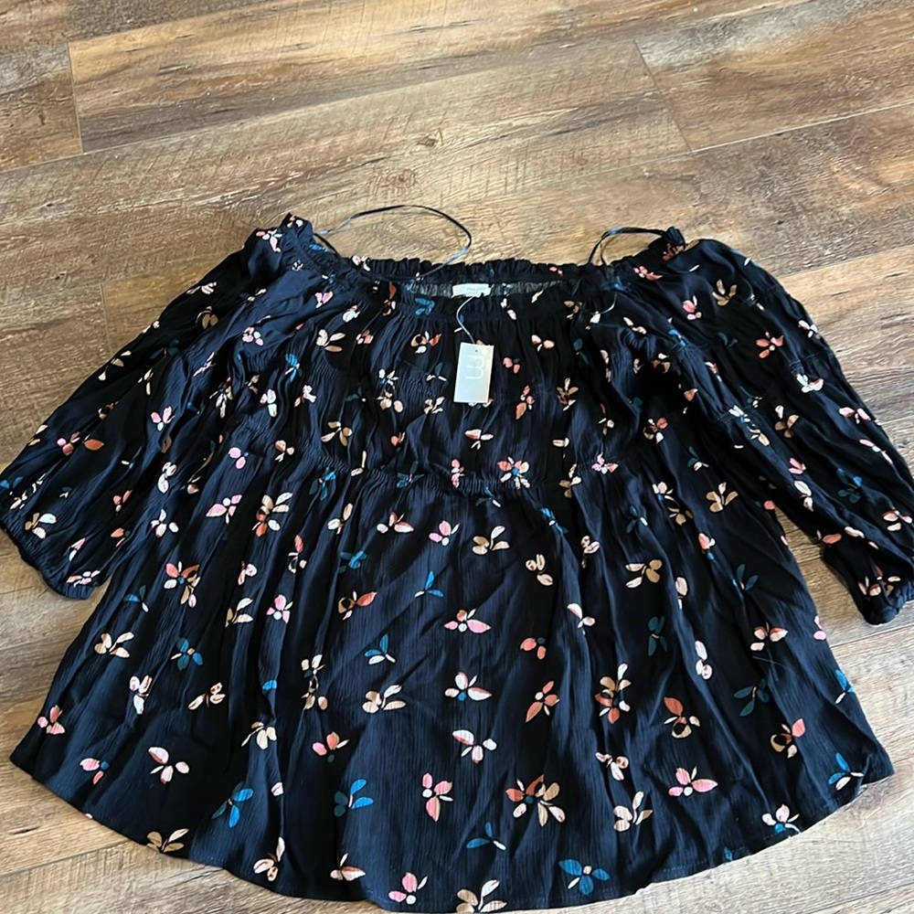 Maurices flowy top NWT SIZE LARGE